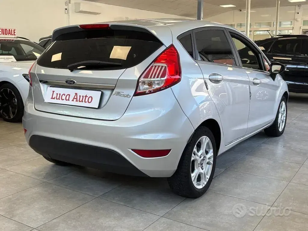 Usata Ford Fiesta Titanium 60 CV (44 kW) 2016 Grigio Utilitaria