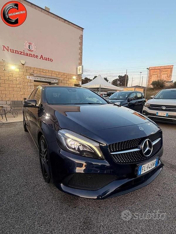 Blu Usata 2017 Mercedes A180 Premium Tre volumi | 15.400 € (Buon prezzo) - Immagine 1/4