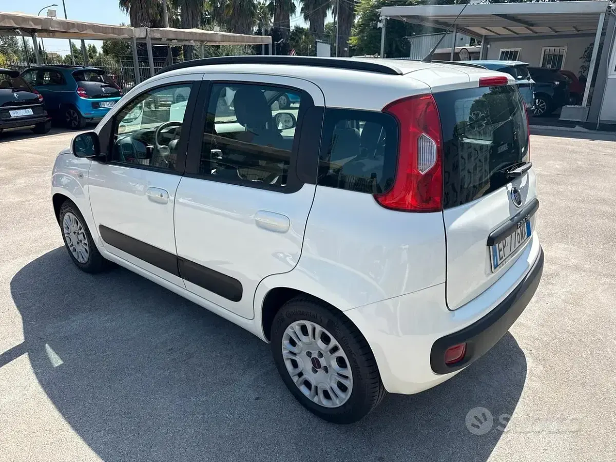 Usata Fiat Panda Lounge 69 CV (50 kW) 2012 Bianco Utilitaria
