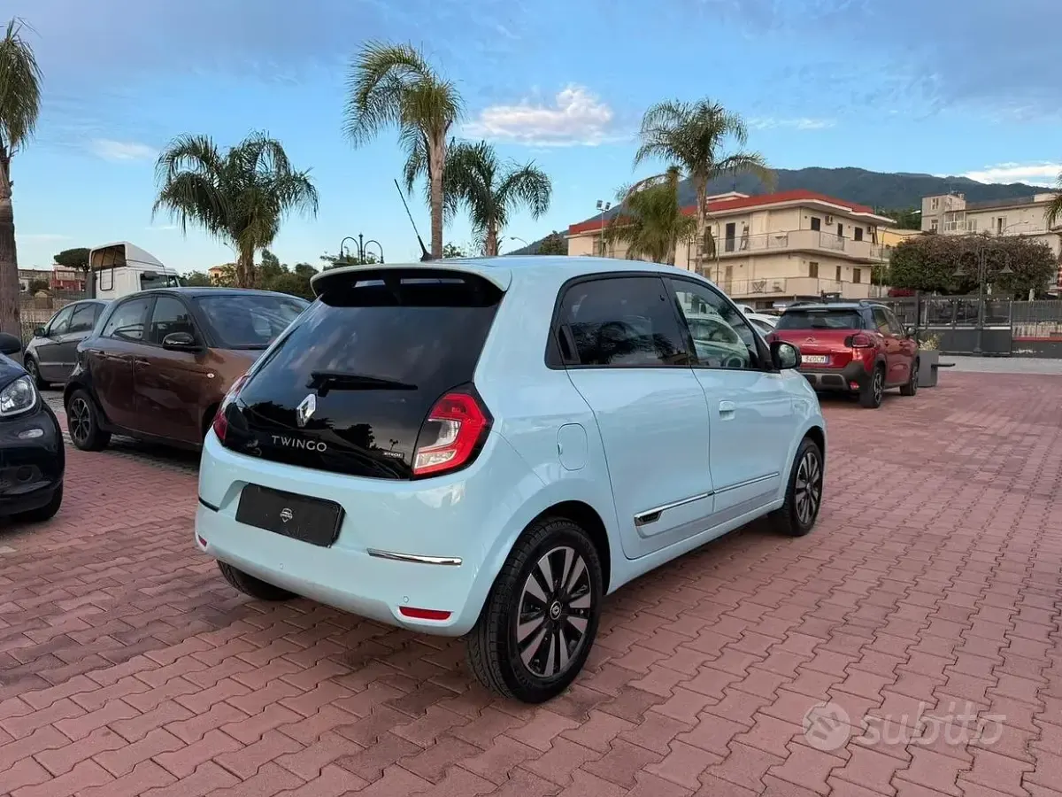 Usata Renault Twingo Techno 30 kW (42 CV) 2023 Blu Utilitaria