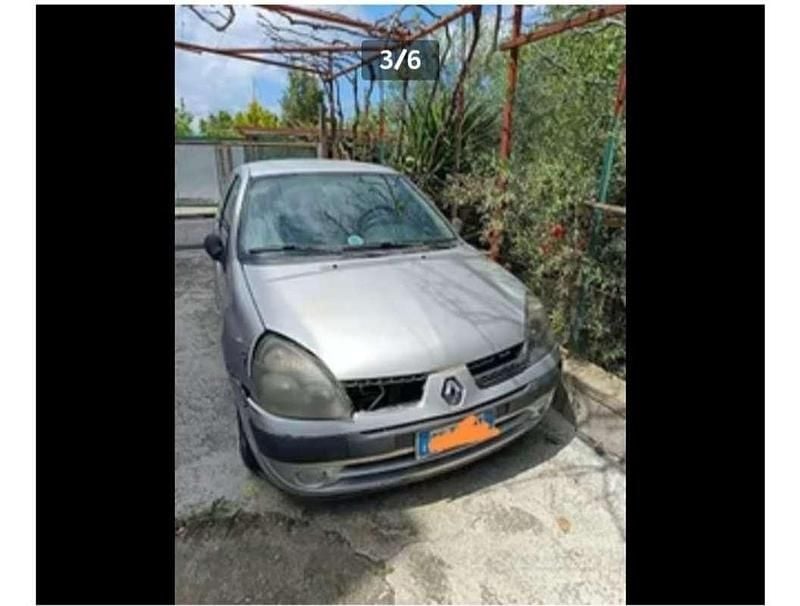 Usata Renault Clio II Authentique 65 CV (47 kW) 2005 Argento Berlina