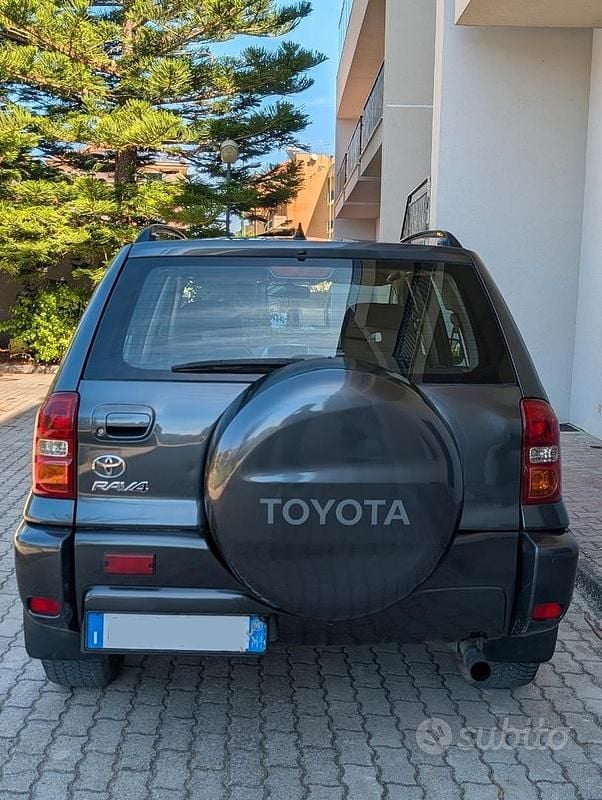 Usata Toyota RAV4 Sol 116 CV (85 kW) 2005 Grigio SUV