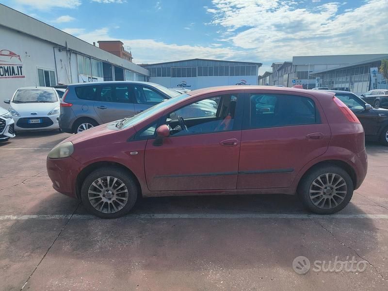 Usata Fiat Punto Classica 60 CV (44 kW) 2010 Rosso Utilitaria
