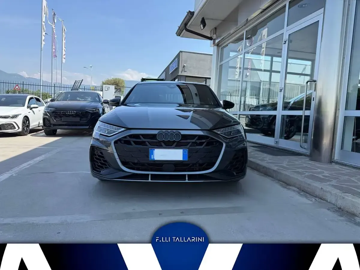 Usata Audi S3 Sport 333 CV (244 kW) 2025 Grigio daytona perlato Berlina