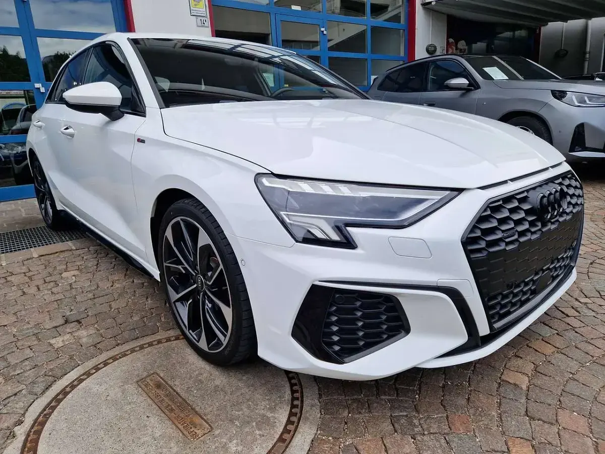 Usata Audi A3 S-line plus 190 CV (139 kW) 2022 Ibisweiß Berlina