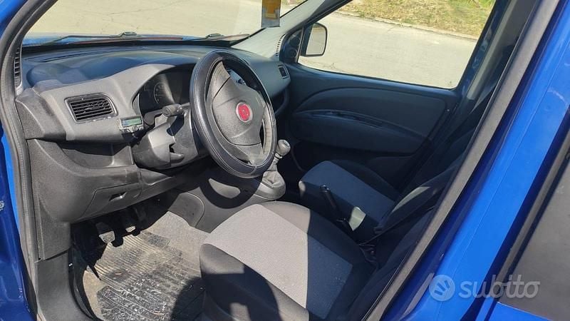 Usata Fiat Doblò 120 CV (88 kW) 2011 Blu Monovolume