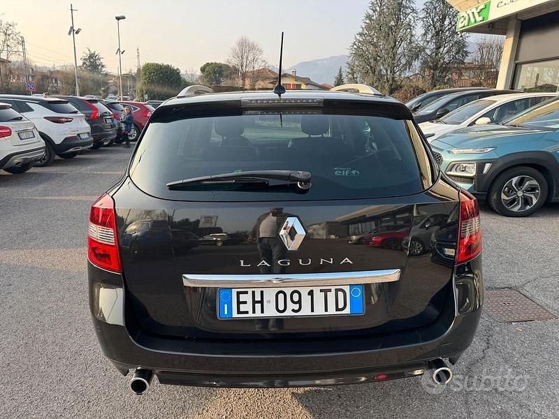 Usata Renault Laguna III 150 CV (110 kW) 2011 Nero Station wagon