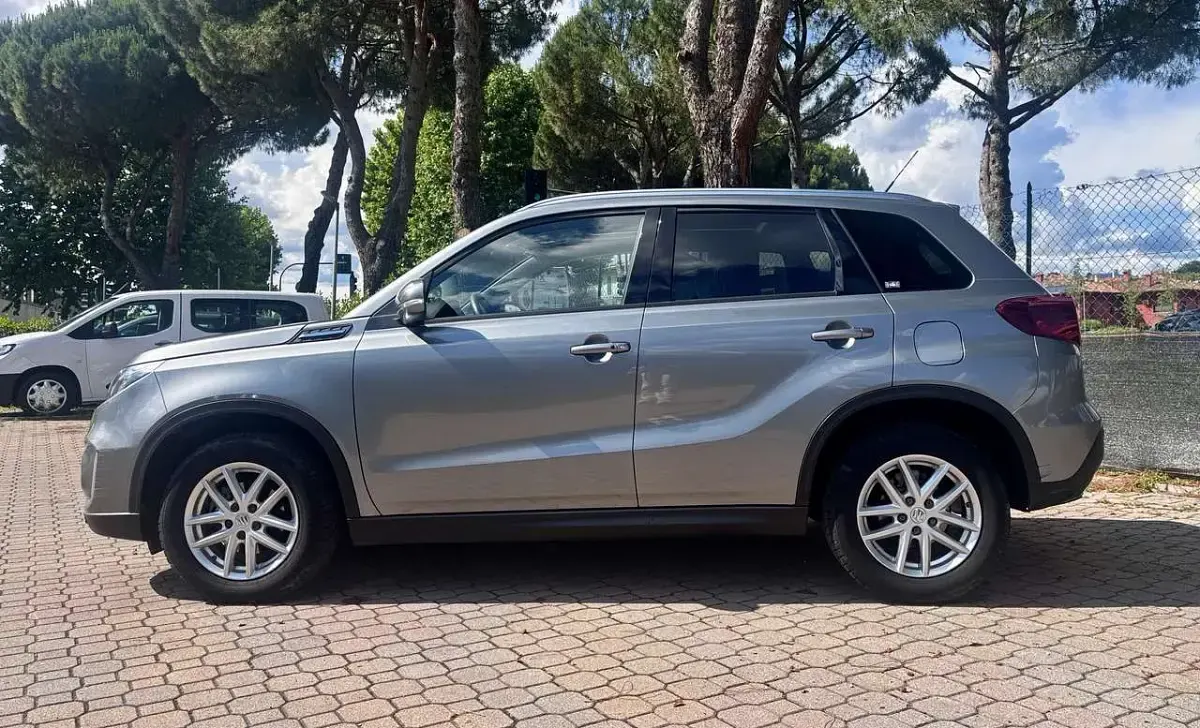 Usata Suzuki Vitara 140 CV (102 kW) 2020 Grigio SUV