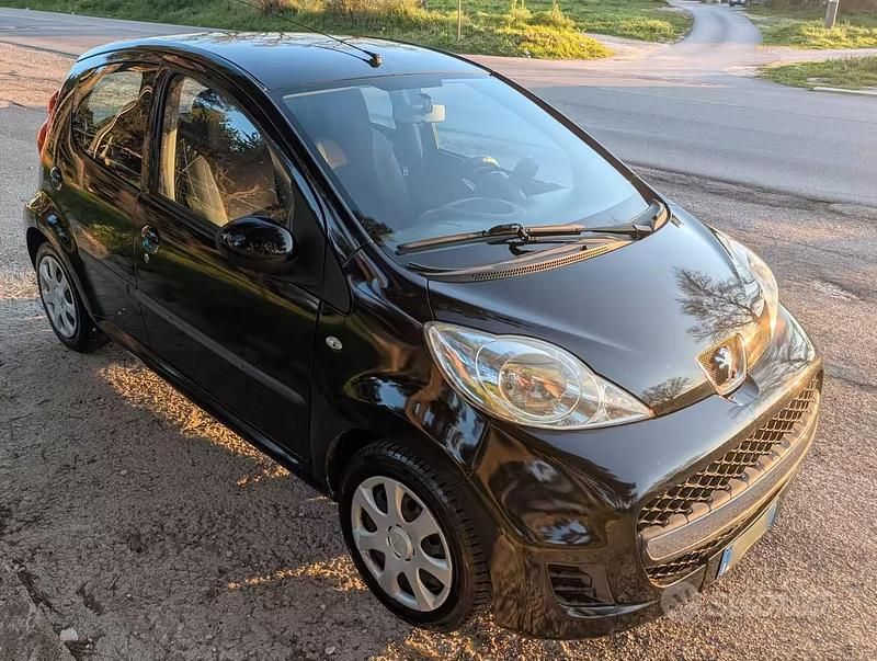 Usata Peugeot 107 68 CV (50 kW) 2010 Nero Utilitaria