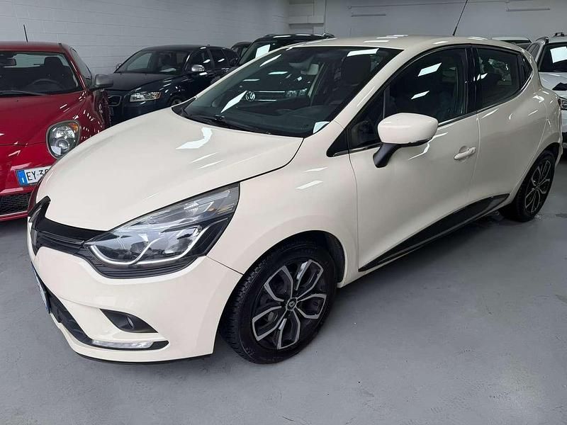 Beige Usata 2016 Renault Clio IV Tre volumi | 5900 € (Ottimo prezzo) - Immagine 1/4