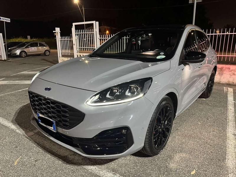 Usata Ford Kuga 152 CV (111 kW) 2023 Grigio SUV
