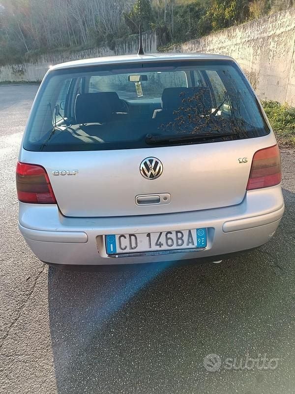 Usata VW Golf IV 105 CV (77 kW) 2002 Grigio Berlina