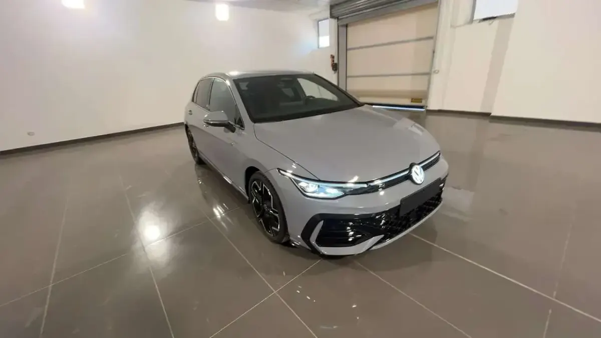 Nuova VW Golf VIII R-line Plus 150 CV (110 kW) 2026 Grigio Berlina