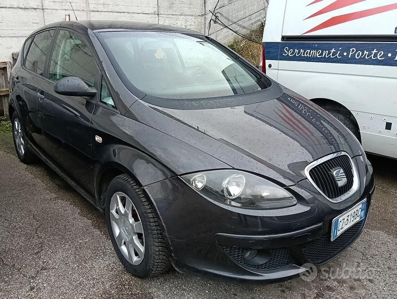 Usata 2005 Seat Altea Tre volumi | 2890 € (Buon prezzo) - Immagine 1/4