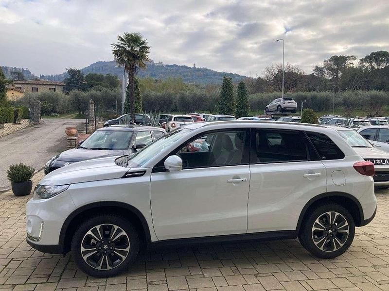 Bianco Usata 2022 Suzuki Vitara SUV | 23.800 € (Cara) - Immagine 1/4