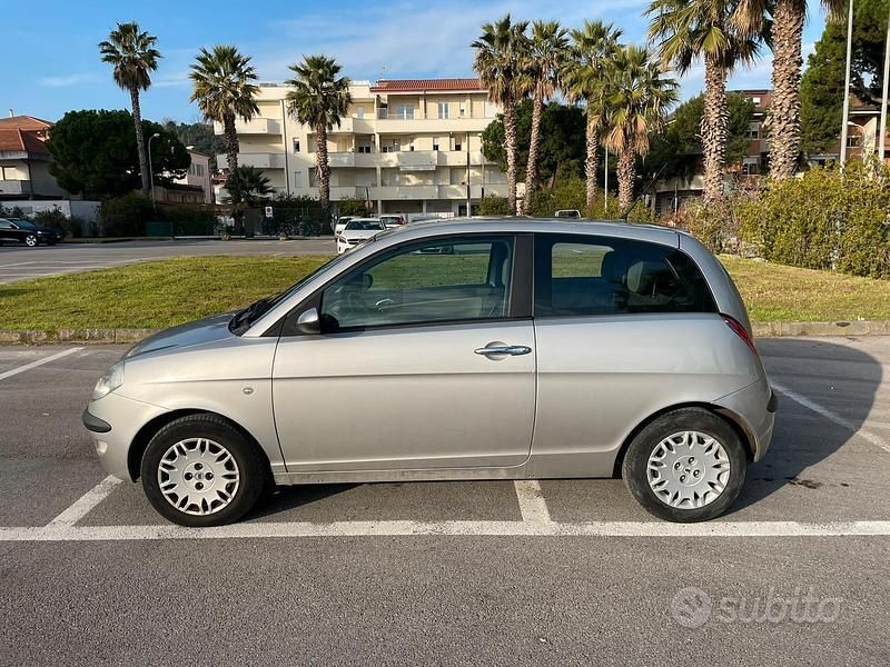 Usata Lancia Ypsilon 70 CV (51 kW) 2005 Grigio Utilitaria