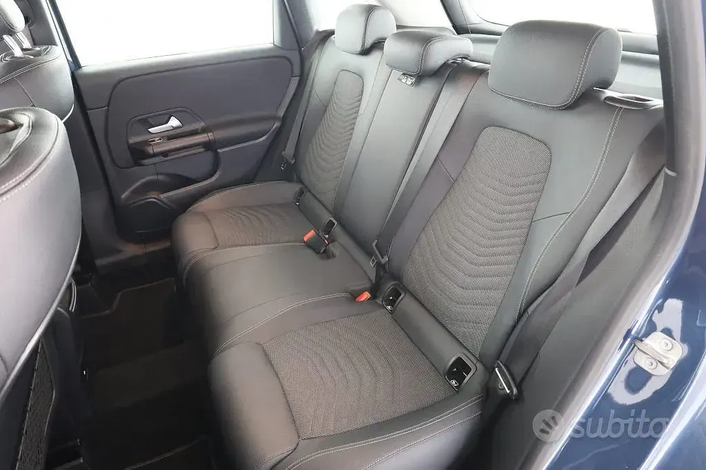 Usata Mercedes B180 Advanced 116 CV (85 kW) 2023 Blu Utilitaria