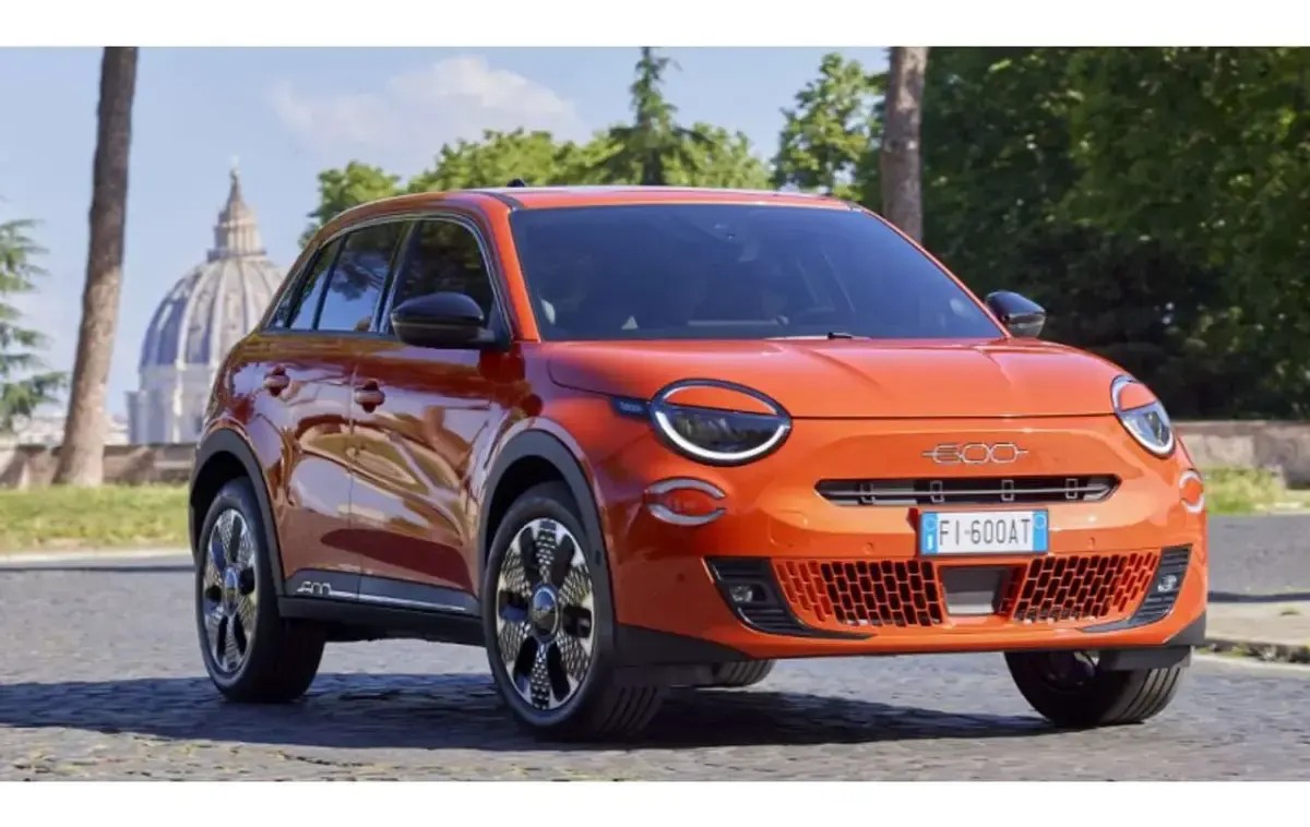 Nuova Fiat 600 Icon 101 CV (74 kW) 2026 Argento SUV