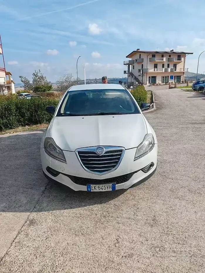 Usata Lancia Delta 120 CV (88 kW) 2011 Bianco Utilitaria