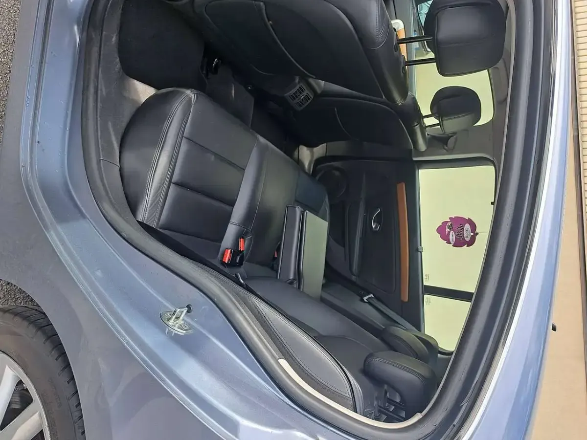 Usata Renault Laguna III Initiale 173 CV (127 kW) 2008 Blu/azzurro Berlina