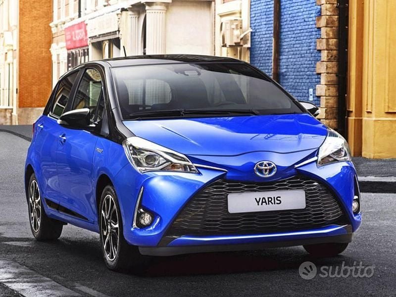 Usata Toyota Yaris Hybrid Active 73 CV (53 kW) 2019 Bianco Berlina