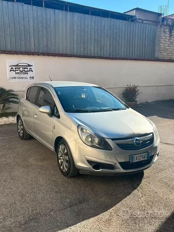 Usata Opel Corsa 80 CV (58 kW) 2010 Grigio Utilitaria