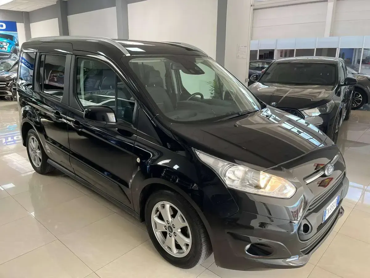 Usata Ford Tourneo Connect Titanium 120 CV (88 kW) 2018 Absolute black Monovolume