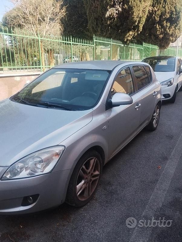 Usata Kia Ceed 116 CV (85 kW) 2007 Grigio Utilitaria
