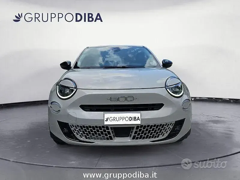 Usata Fiat 600 110 CV (80 kW) 2024 Grigio SUV