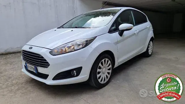 Usata Ford Fiesta 80 CV (58 kW) 2014 Bianco Utilitaria
