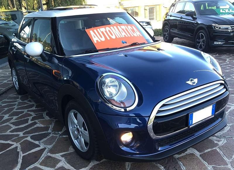 Usata Mini Cooper D Business 116 CV (85 kW) 2015 Blu tetto bianco Utilitaria