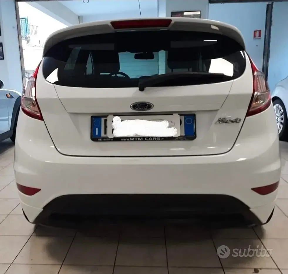 Usata Ford Fiesta ST-Line 75 CV (55 kW) 2017 Bianco Utilitaria