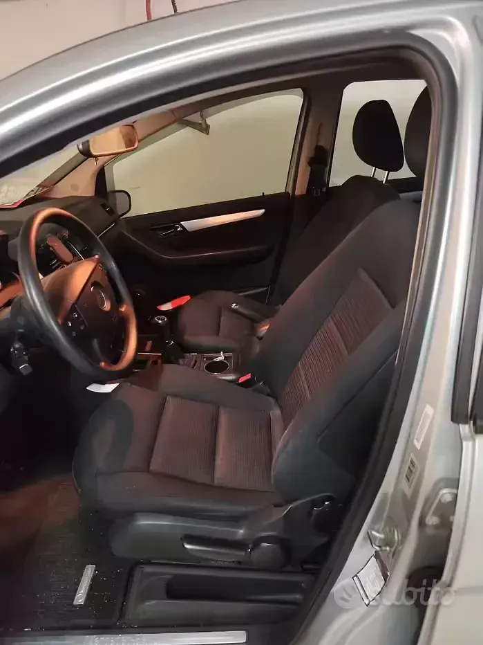 Usata Mercedes B180 109 CV (80 kW) 2008 Grigio Monovolume