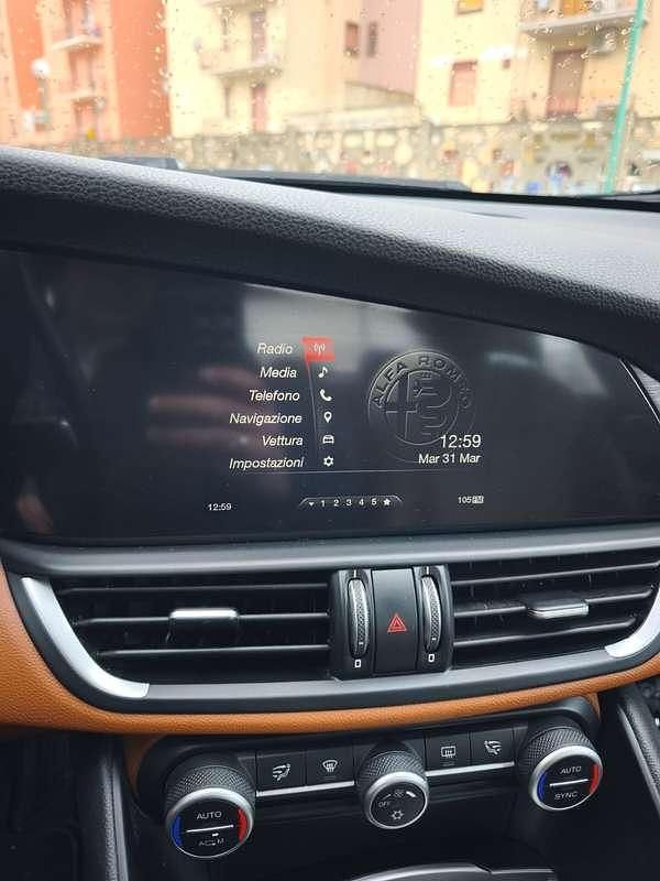 Usata Alfa Romeo Giulia Business Launch Edition 150 CV (110 kW) 2017 Blu/azzurro Berlina