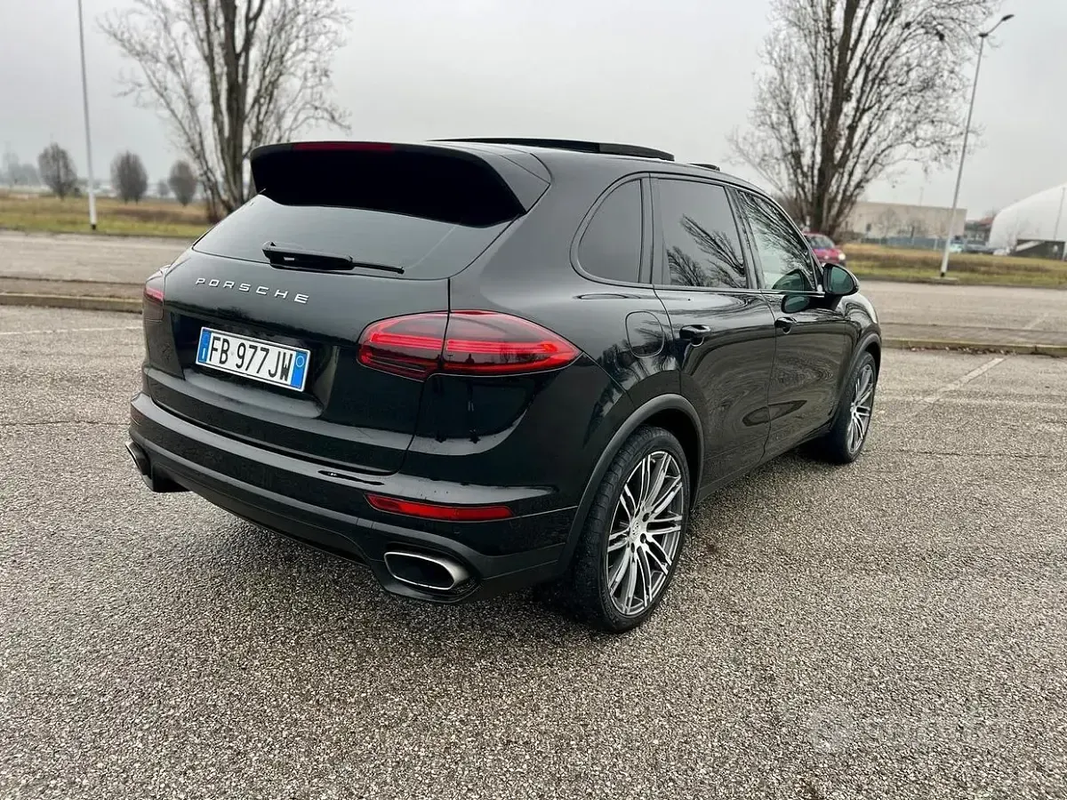 Usata Porsche Cayenne Platinum Edition 250 CV (183 kW) 2016 Nero SUV