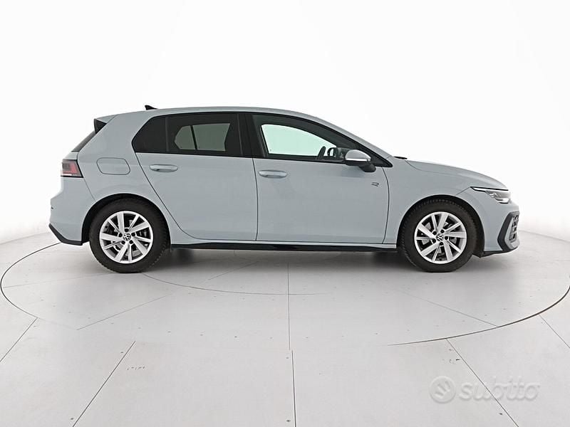 Usata VW Golf VIII R-line 150 CV (110 kW) 2024 Grigio Berlina
