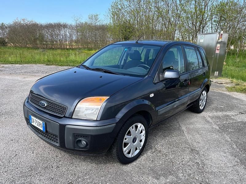 Usata Ford Fusion 80 CV (58 kW) 2007 Grigio Utilitaria