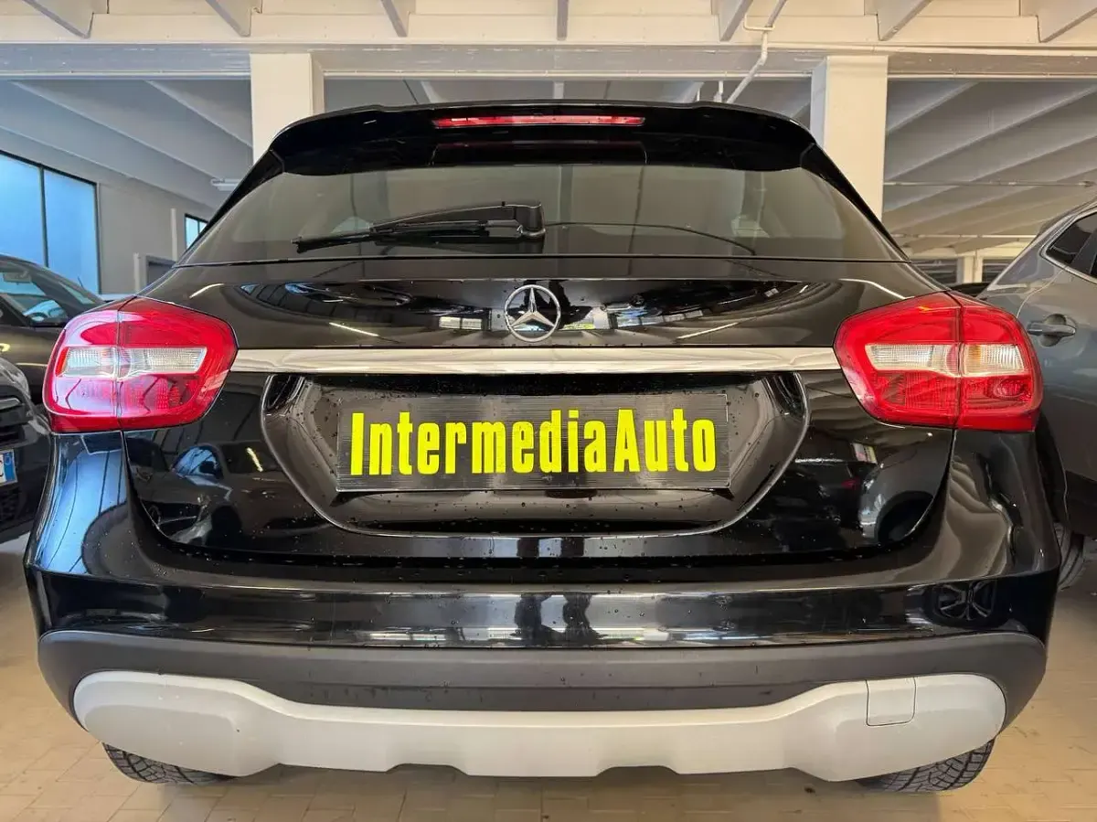 Usata Mercedes GLA180 Business 109 CV (80 kW) 2016 Nero SUV