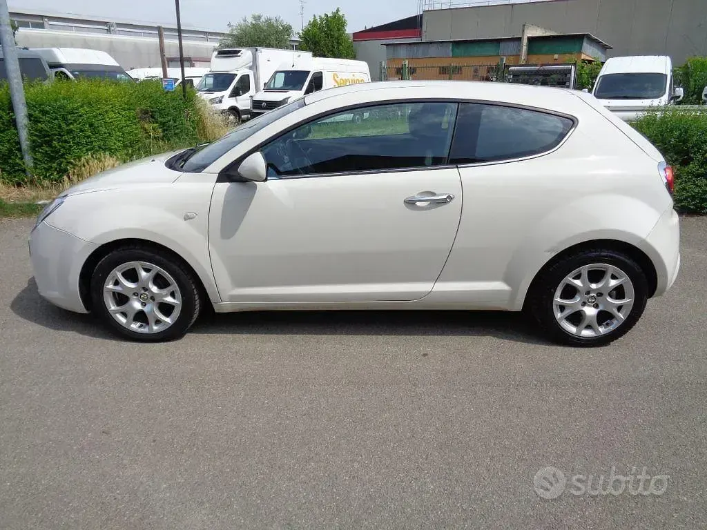 Usata Alfa Romeo MiTo Distinctive 79 CV (58 kW) 2011 Beige Utilitaria