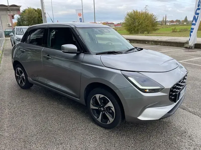 Usata Suzuki Swift 83 CV (61 kW) 2024 Argento Utilitaria