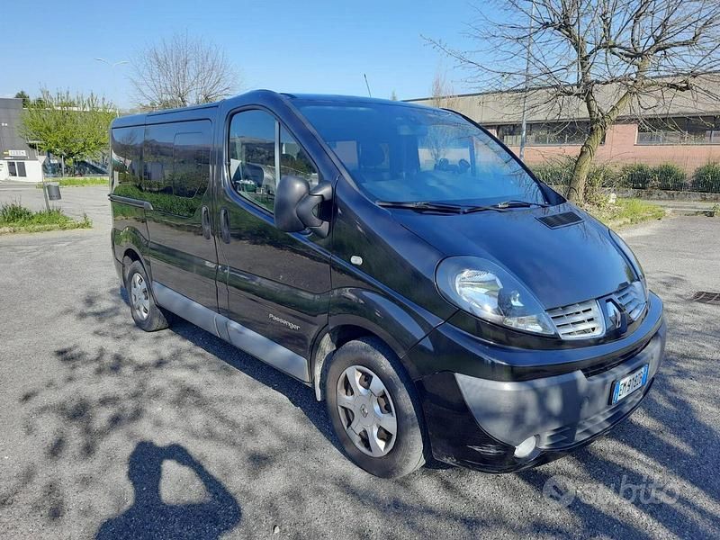 Begagnad Renault Trafic 114 HK (83 kW) 2012 Svart Minibuss