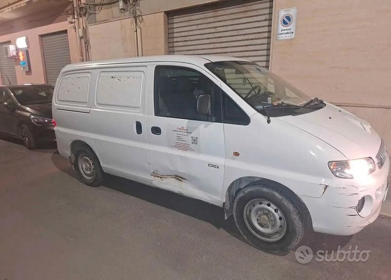 Begagnad Hyundai H-1 140 HK (102 kW) 2006 Vit Minibuss