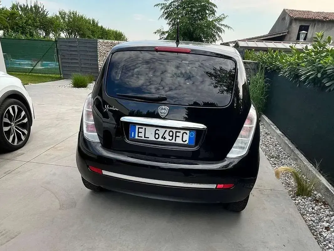 Usata Lancia Ypsilon 69 CV (50 kW) 2011 Nero Utilitaria