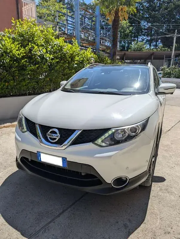 Usata Nissan Qashqai Tekna 110 CV (80 kW) 2017 Bianco SUV