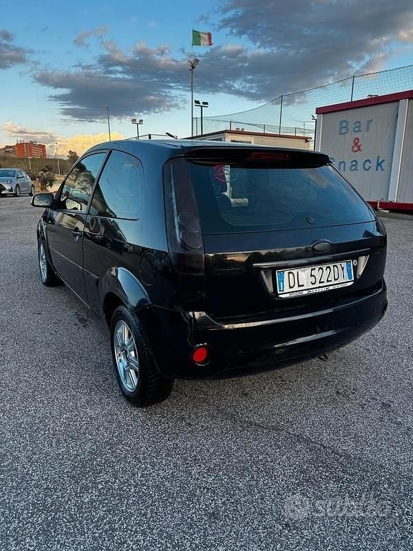Usata Ford Fiesta 67 CV (49 kW) 2008 Blu Utilitaria