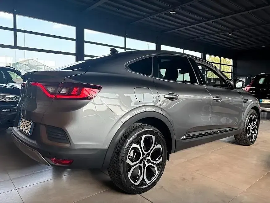Usata Renault Arkana Intens 140 CV (102 kW) 2022 Grigio SUV