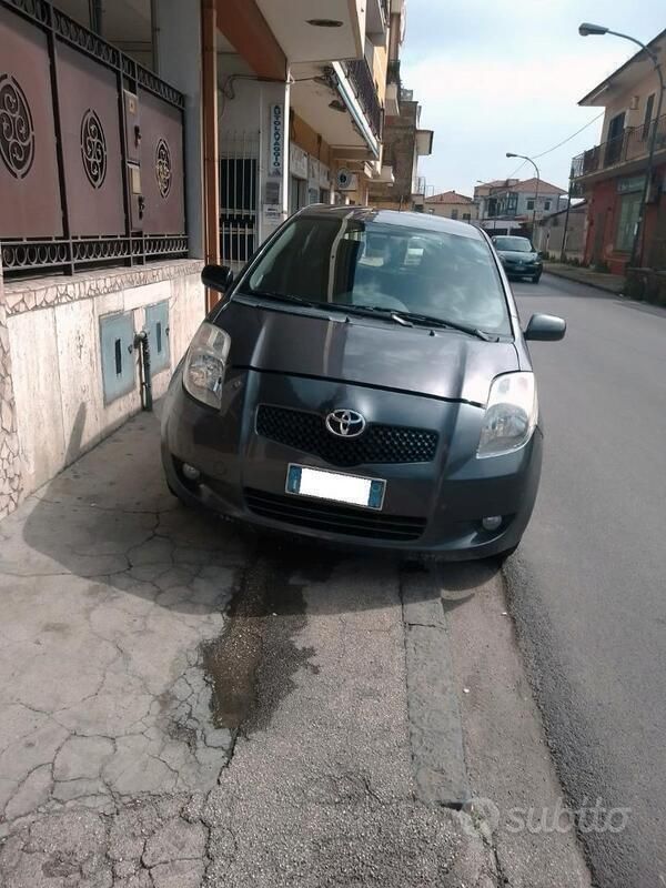 Usata 2007 Toyota Yaris Due volumi | 1600 € (Ottimo prezzo) - Immagine 1/4
