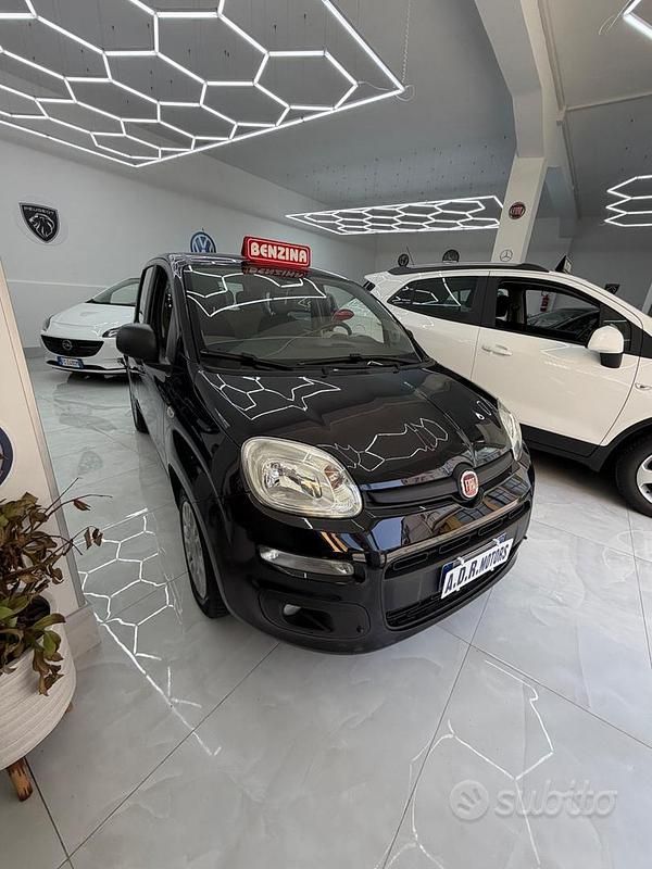 Usata Fiat Panda Lounge 69 CV (50 kW) 2016 Nero Utilitaria