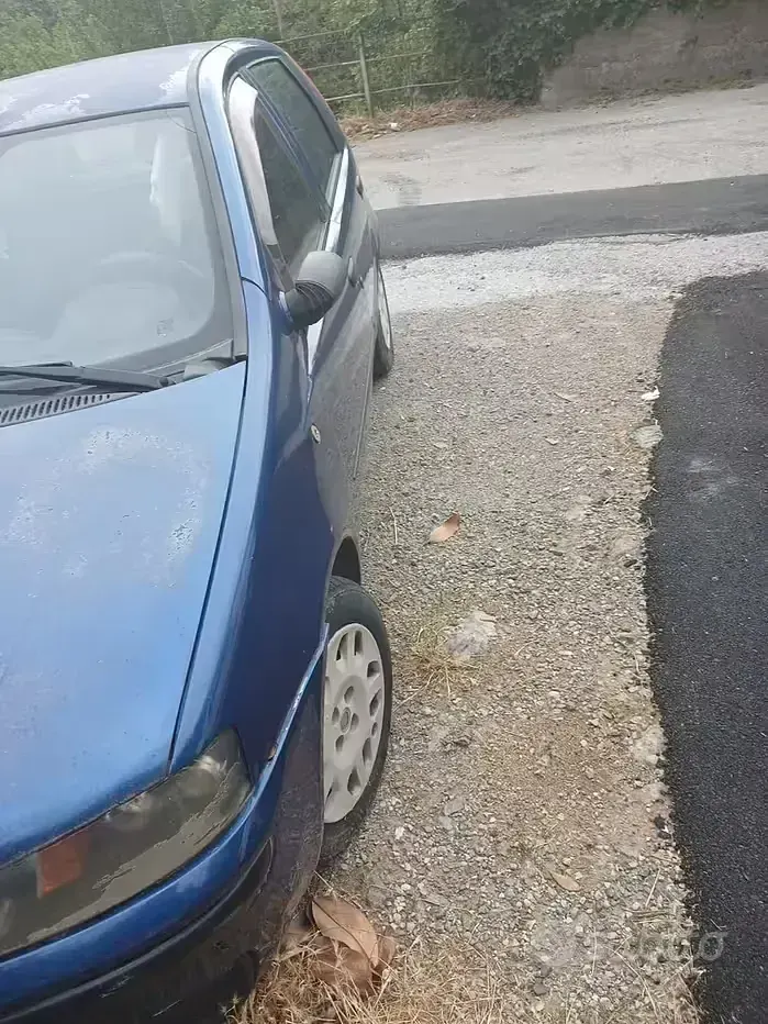 Usata Fiat Punto 60 CV (44 kW) 2002 Bluazzurro Utilitaria