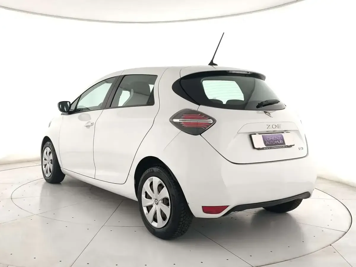 Usata Renault Zoe Life 50 kW (69 CV) 2021 Bianco opaco Utilitaria